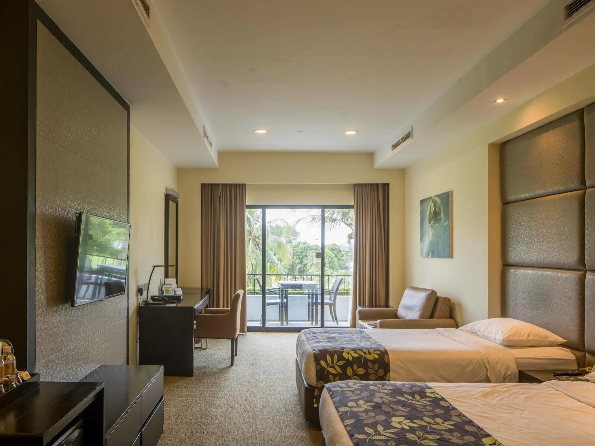 Orchid Country Club Khu nghỉ mát 4*