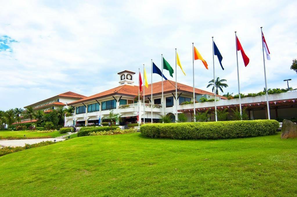 Orchid Country Club Khu nghỉ mát 4*